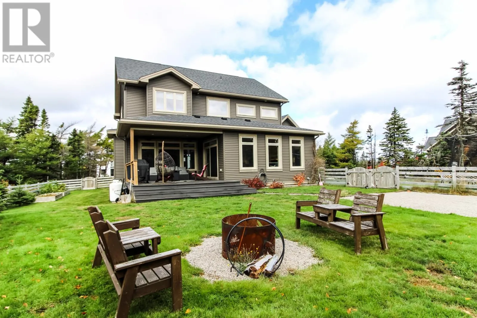 9 Middle Ledge Drive
