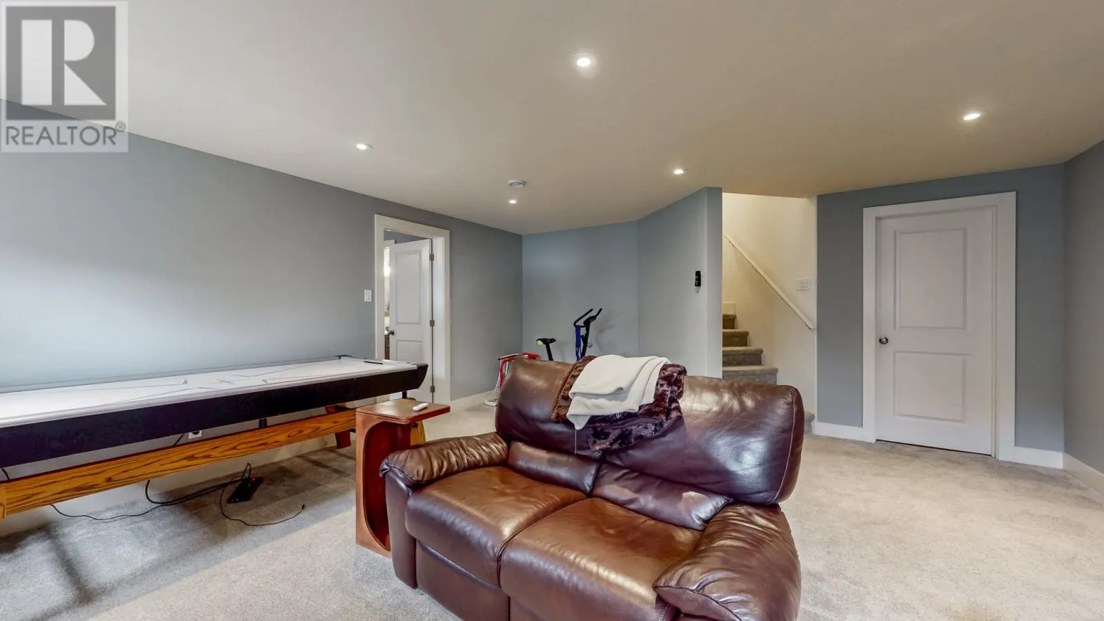 9 Middle Ledge Drive