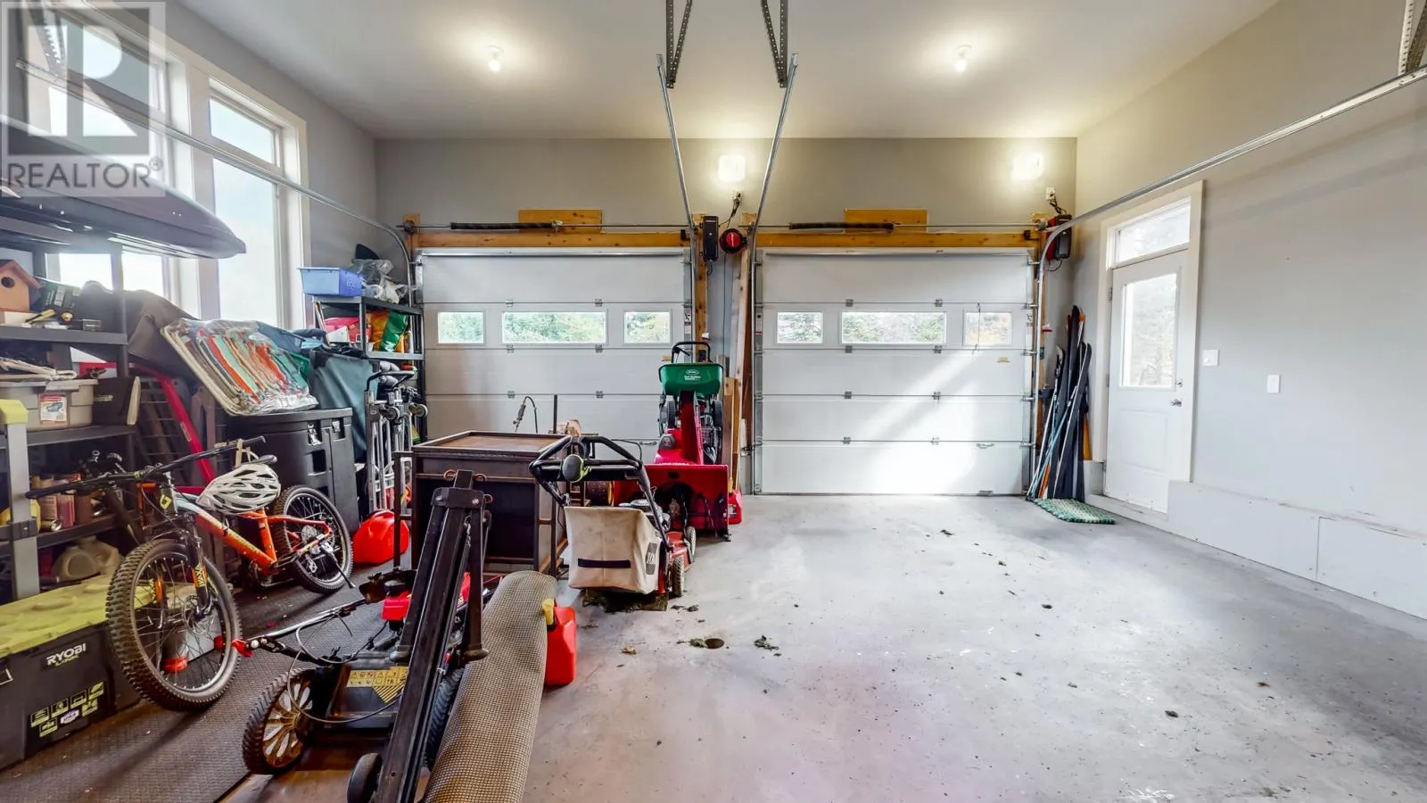 9 Middle Ledge Drive