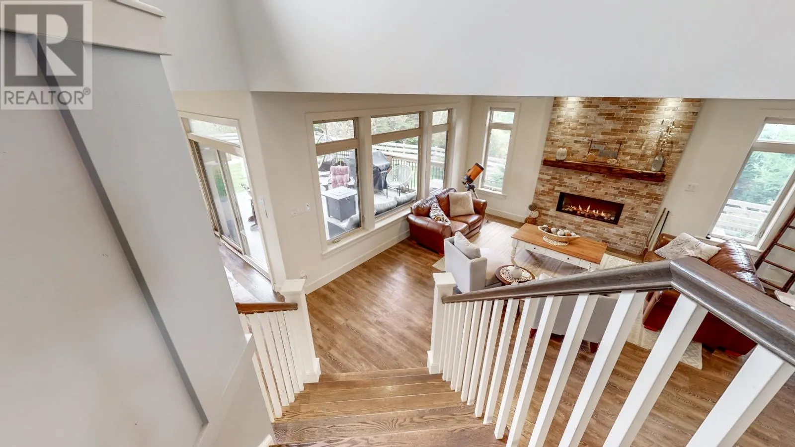 9 Middle Ledge Drive