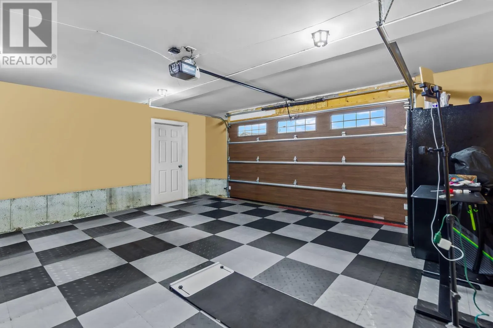 112 Canterbury Drive