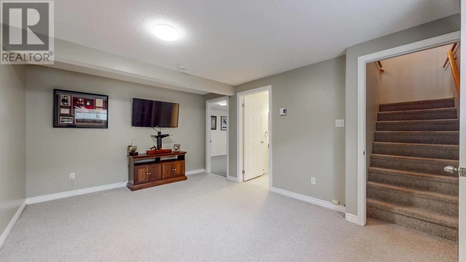 2 GLAVINE Street