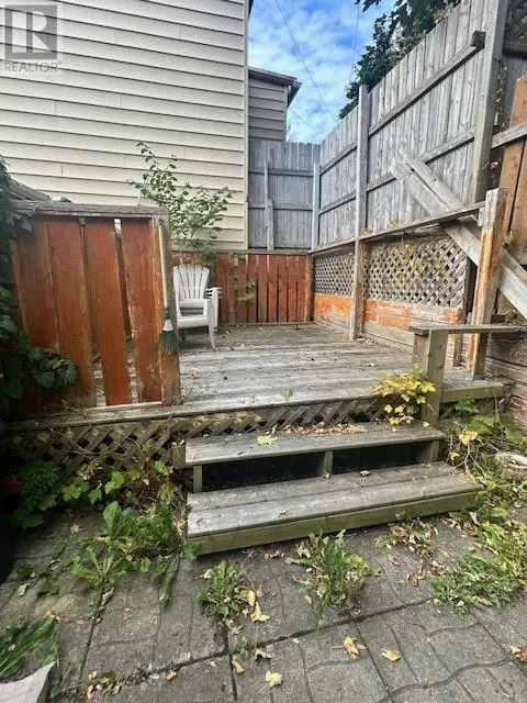 15 Colonial Street