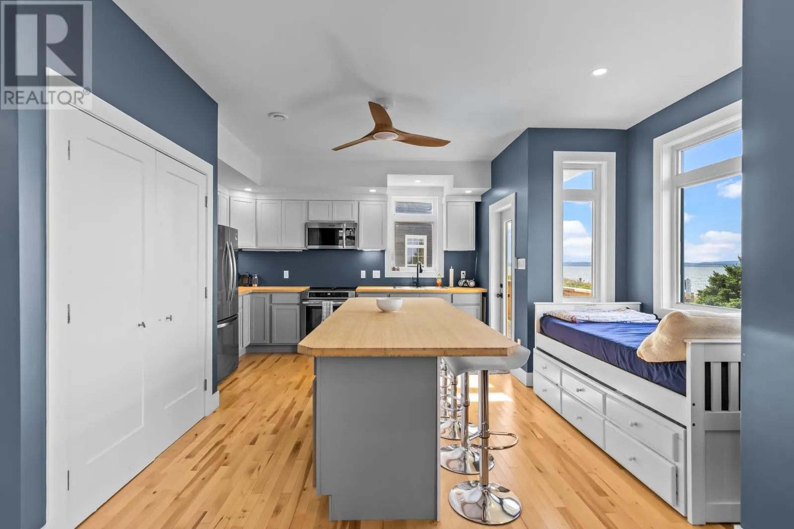 62 Scotts Road N