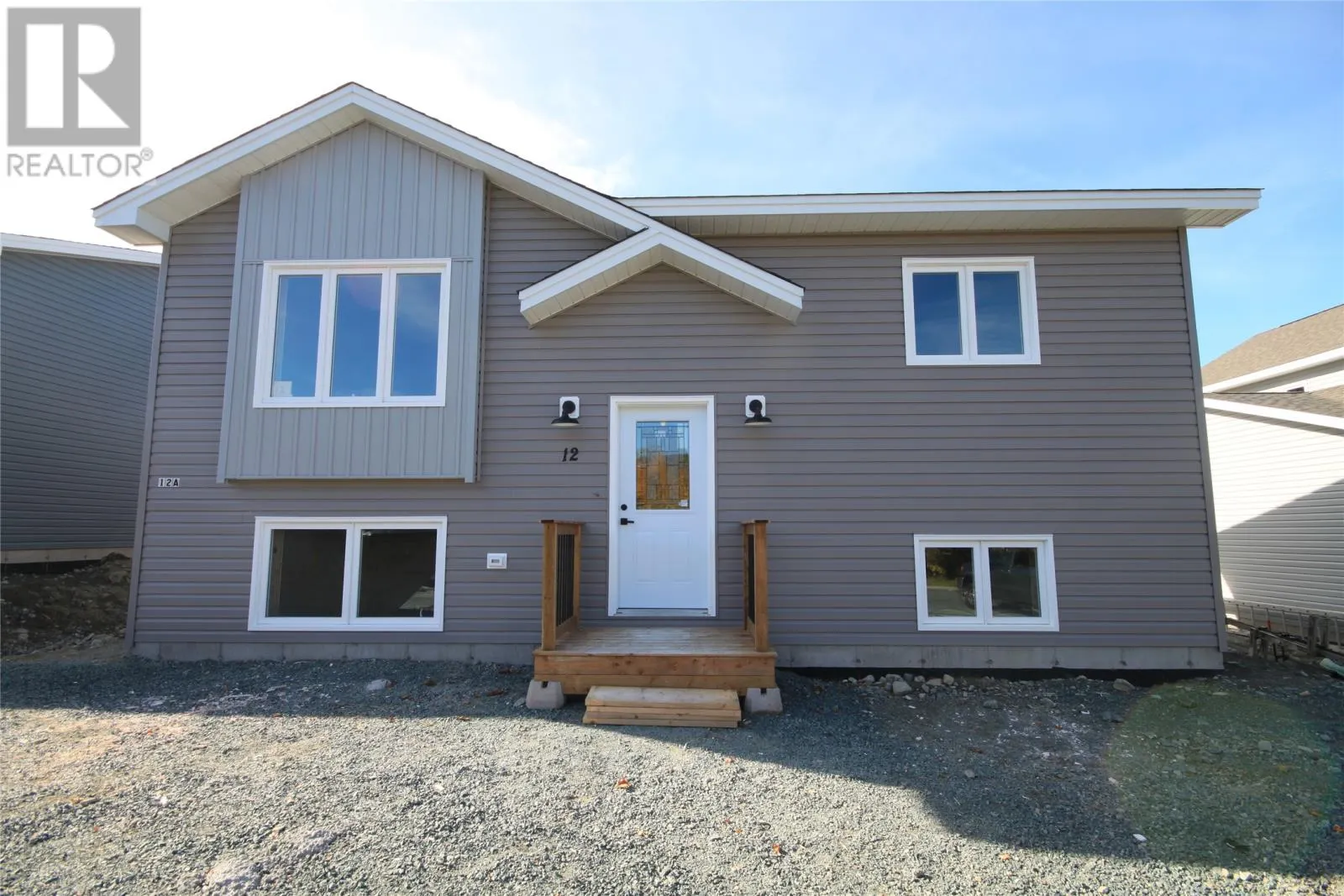 12 Mainsail Drive