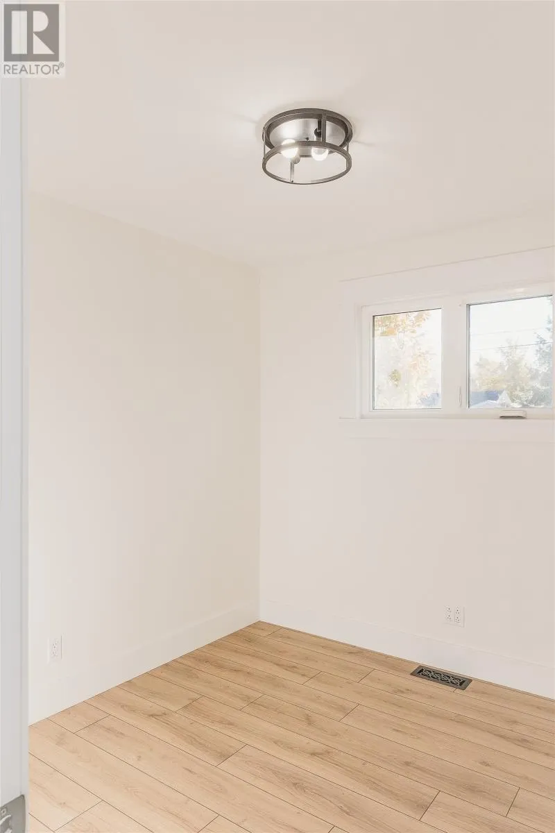 15 Brochen Street