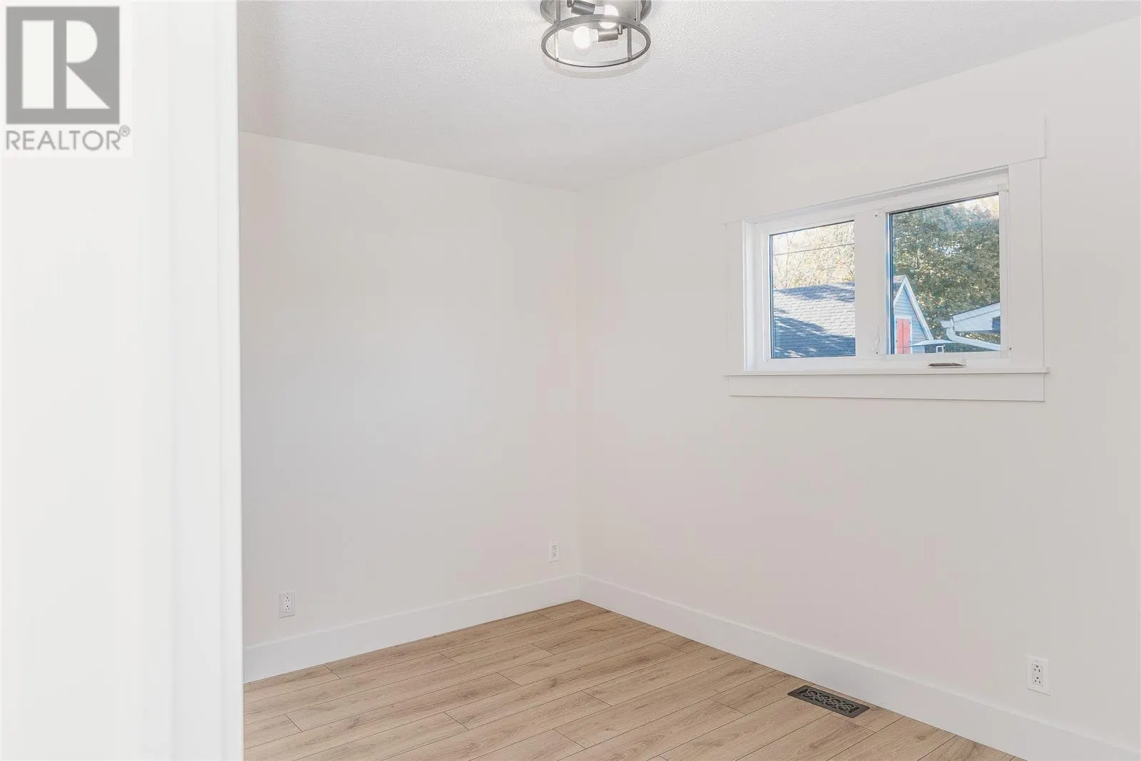 15 Brochen Street