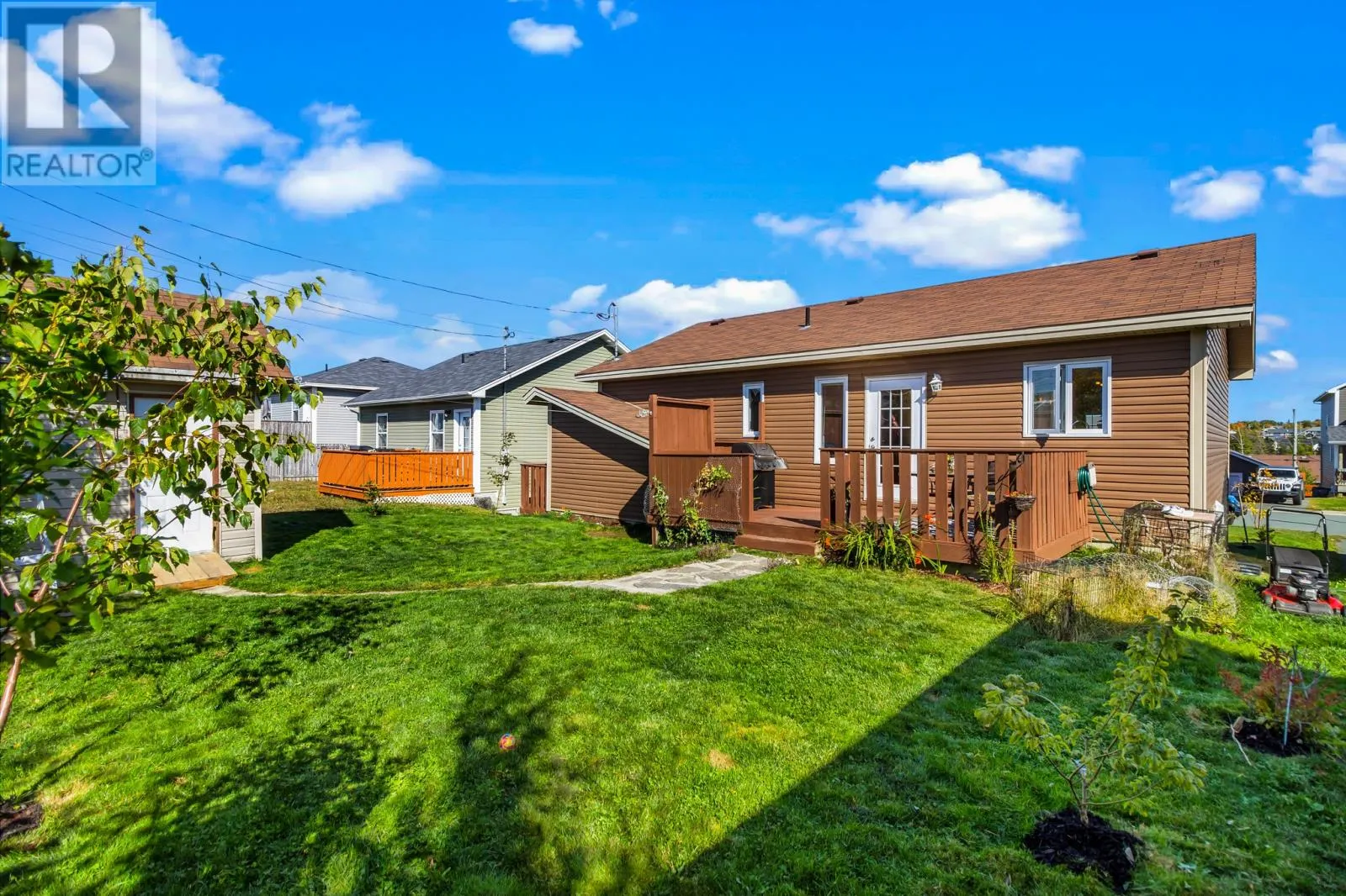 10 Agustus Avenue