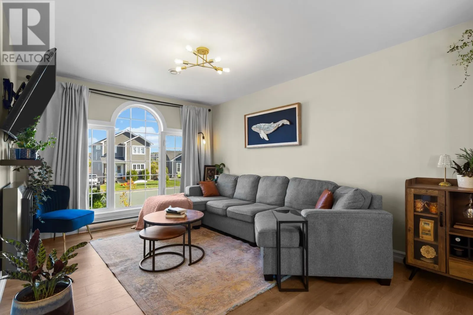 10 Agustus Avenue