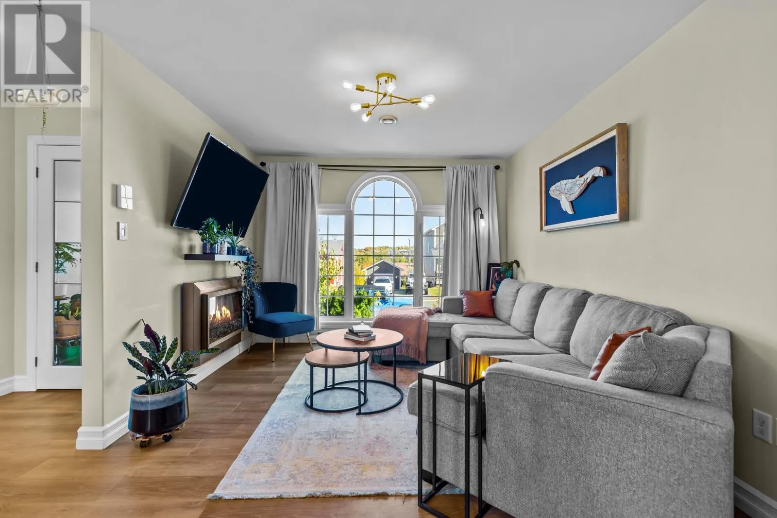 10 Agustus Avenue