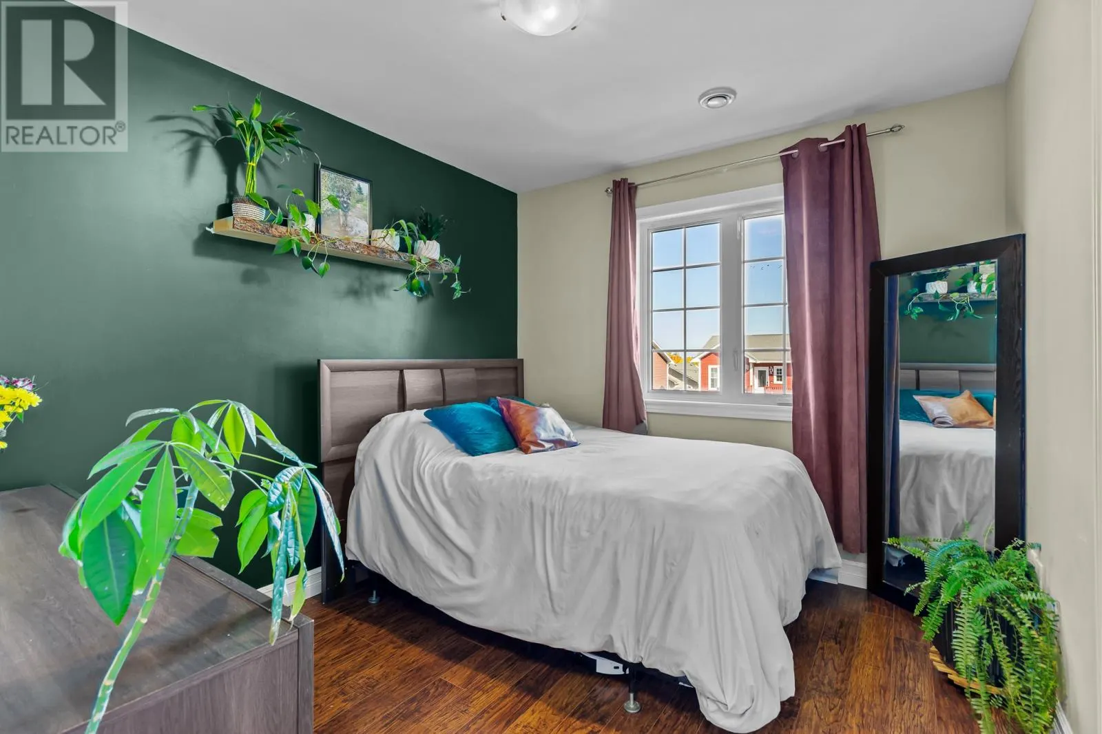 10 Agustus Avenue
