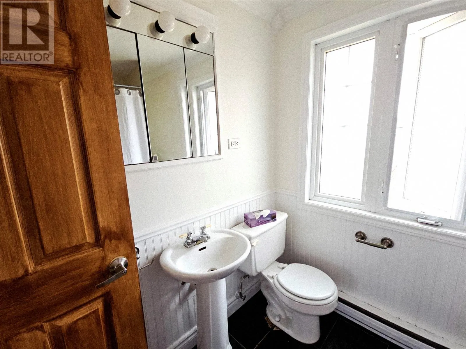 721 Stirling Crescent