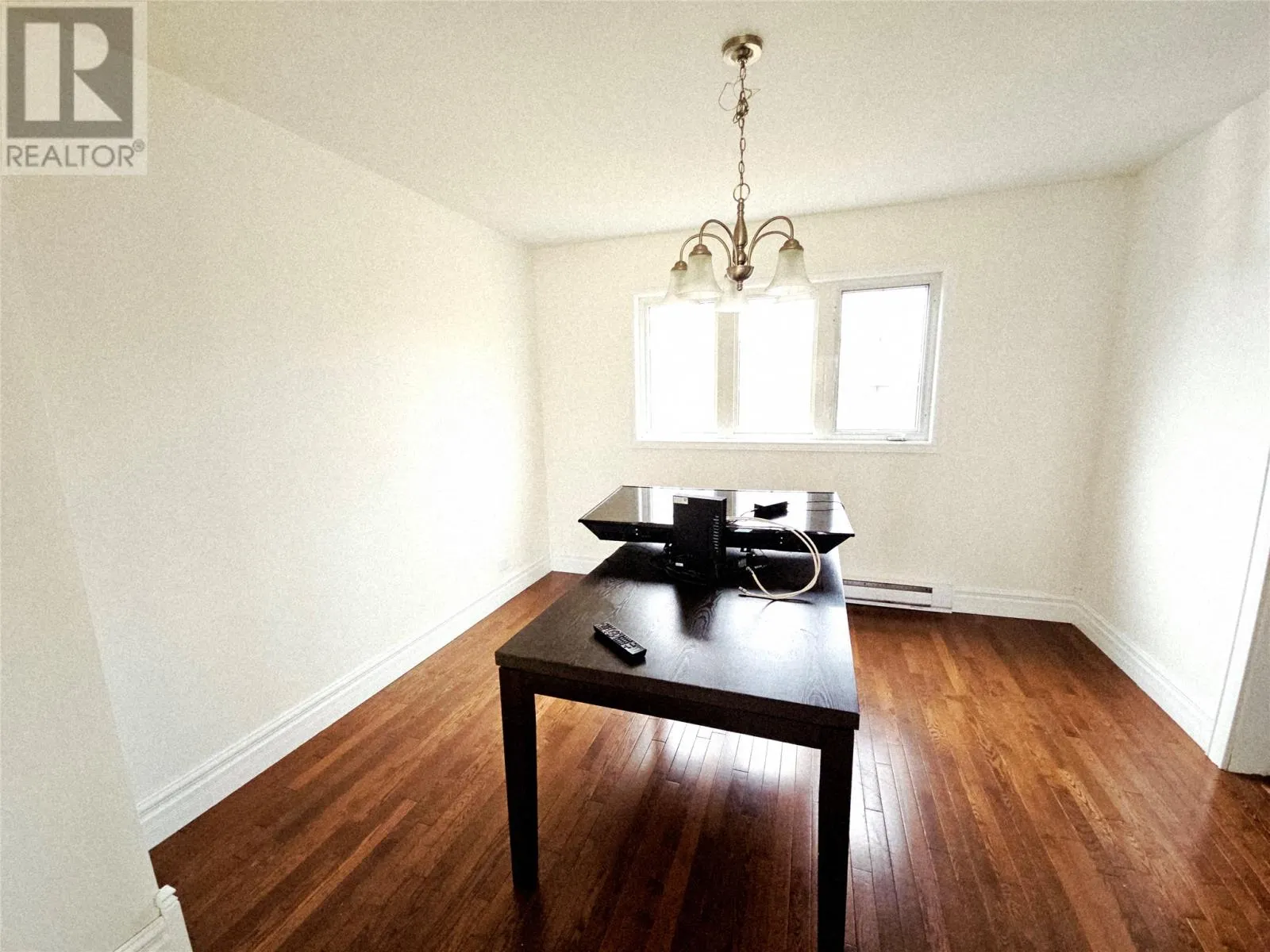 721 Stirling Crescent