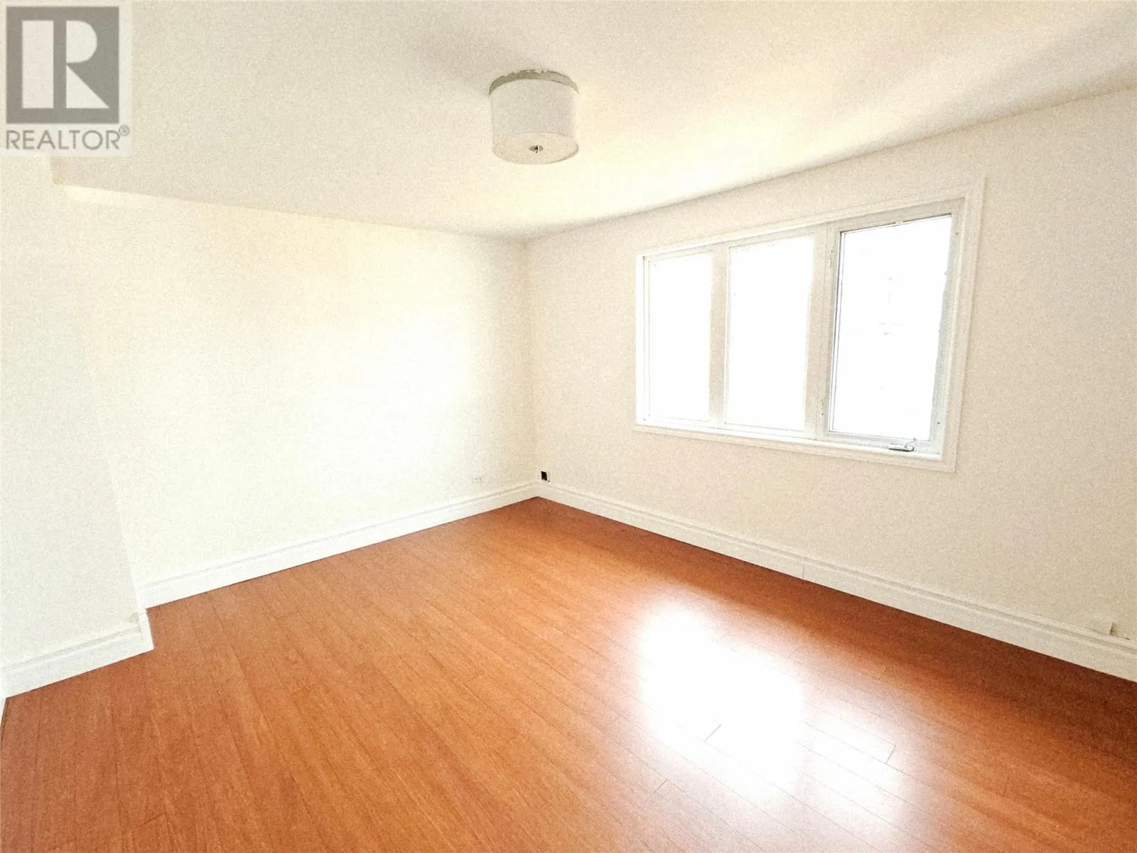 721 Stirling Crescent