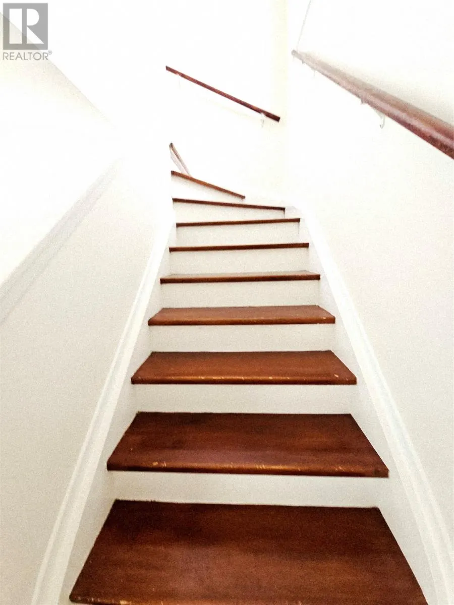 721 Stirling Crescent