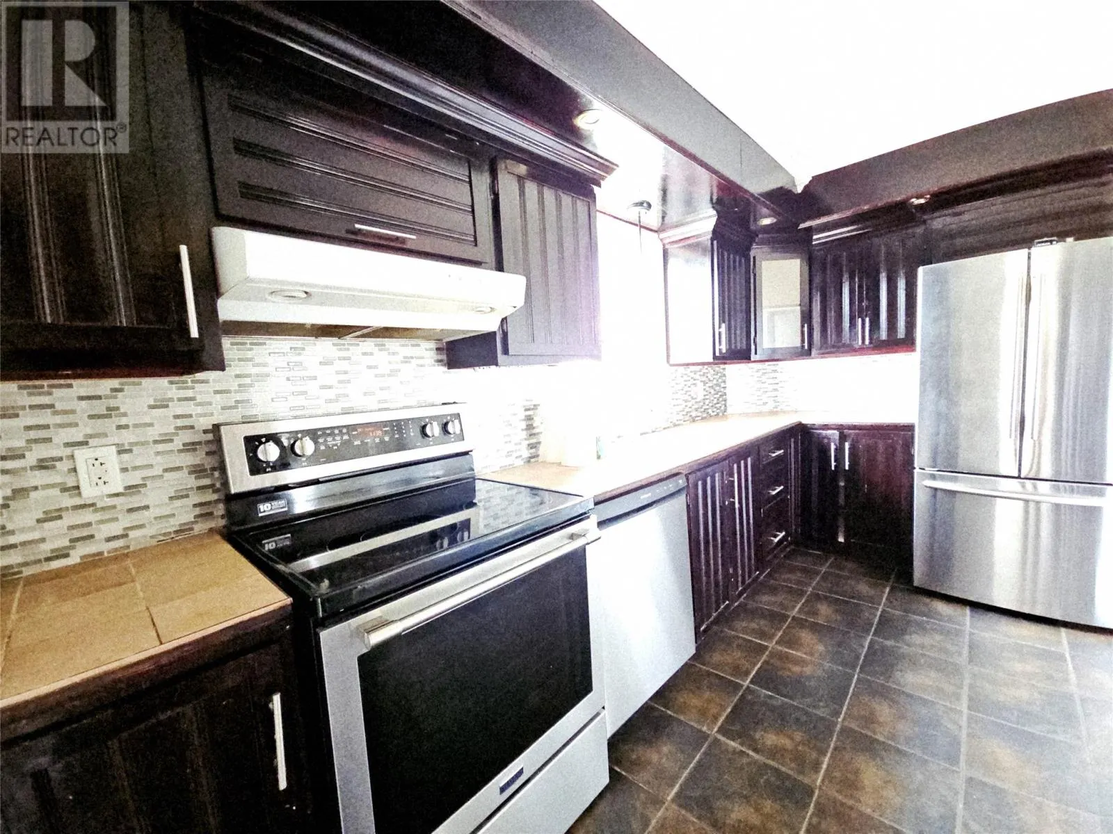 721 Stirling Crescent