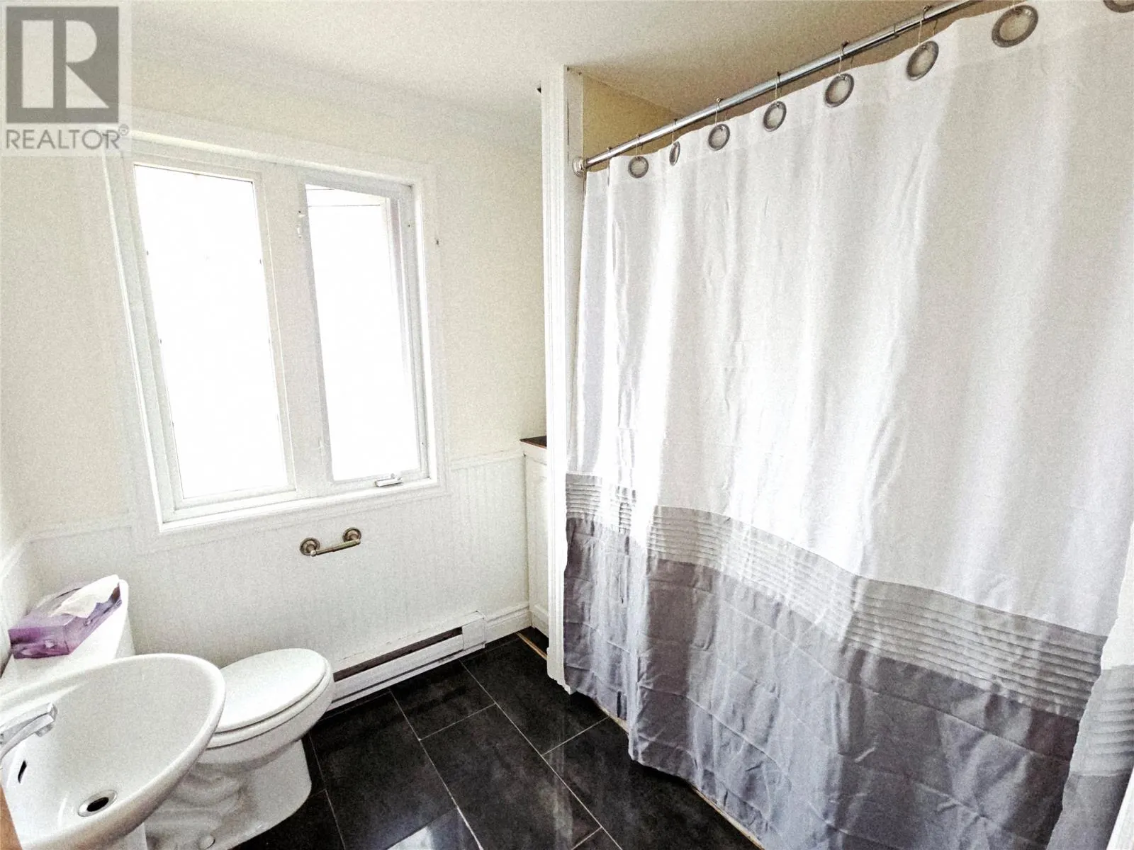 721 Stirling Crescent