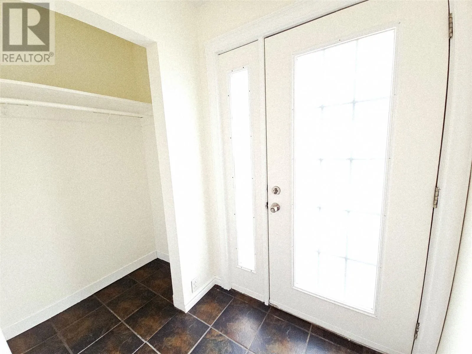 721 Stirling Crescent