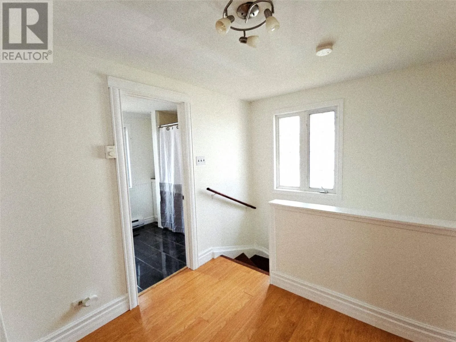 721 Stirling Crescent