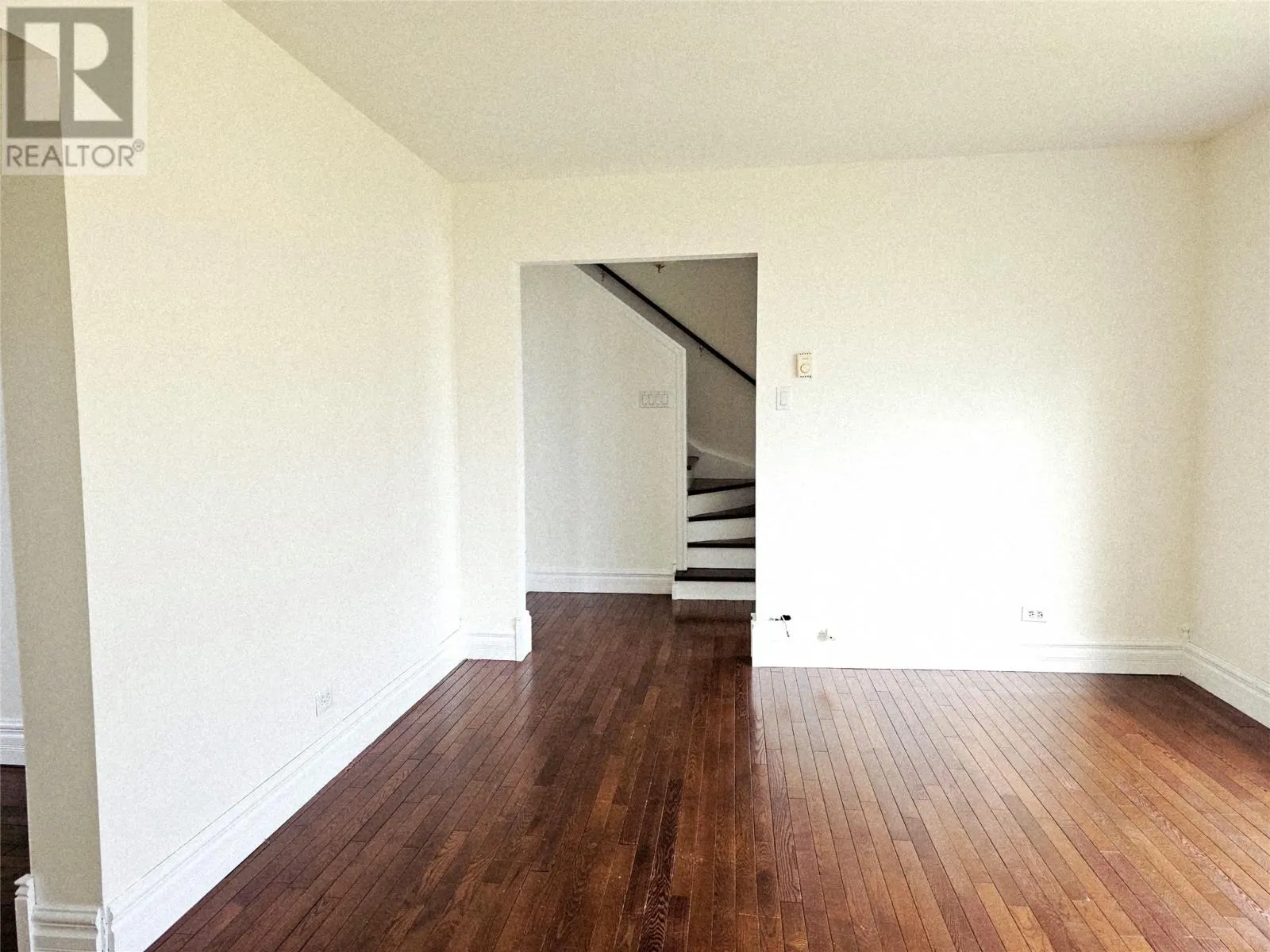 721 Stirling Crescent