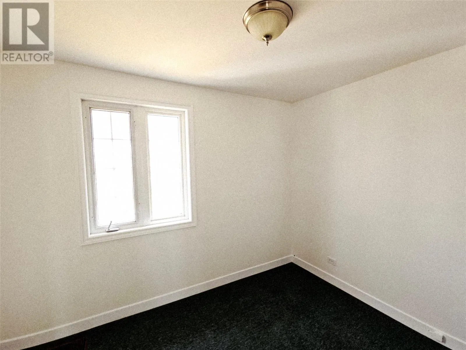 721 Stirling Crescent