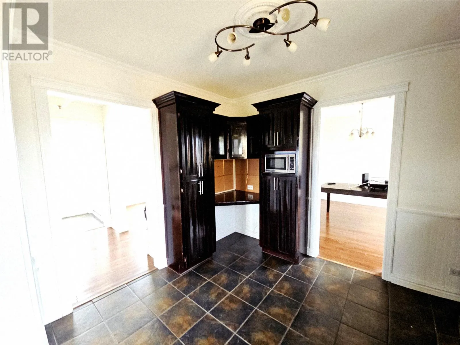 721 Stirling Crescent