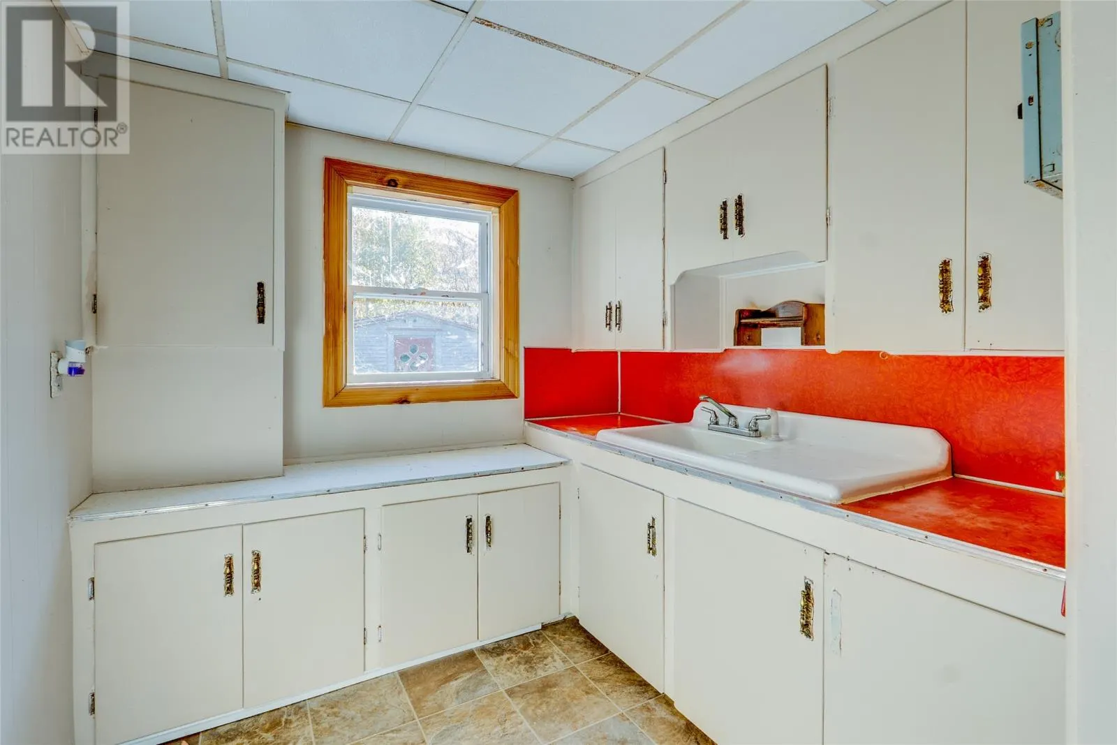 275 North River Road