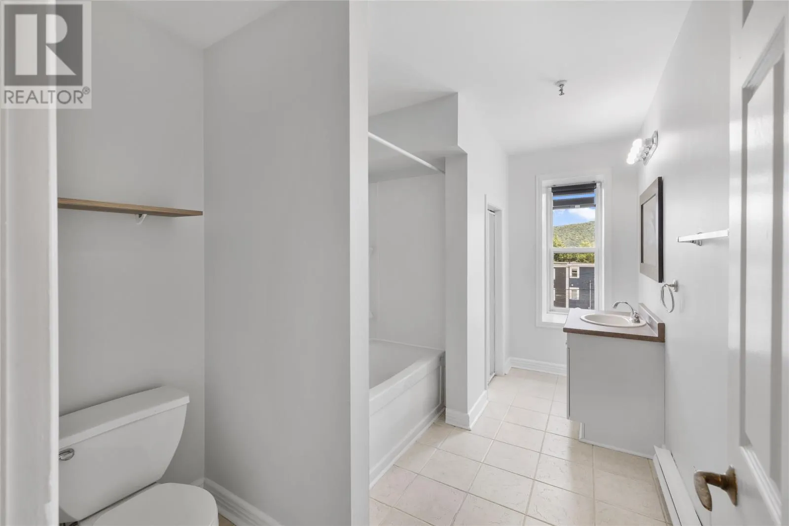 39 Queen's Road Unit#2, #2