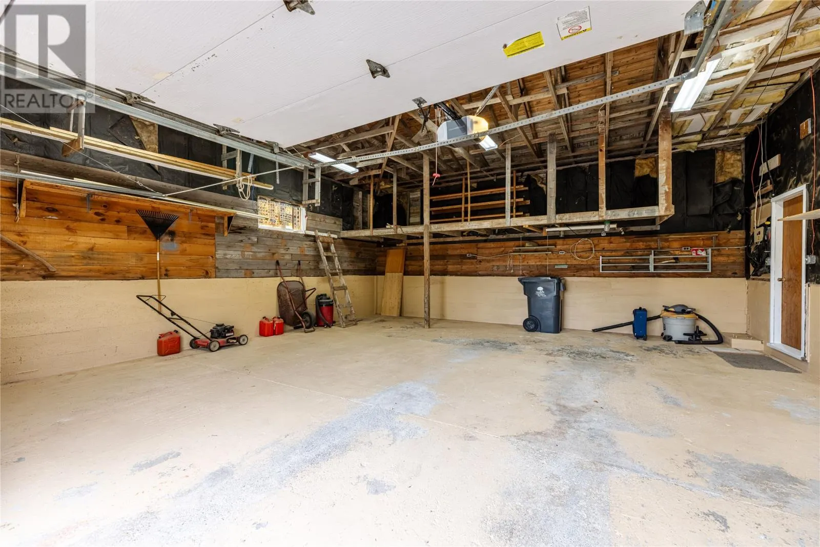 44 Valleyview Crescent