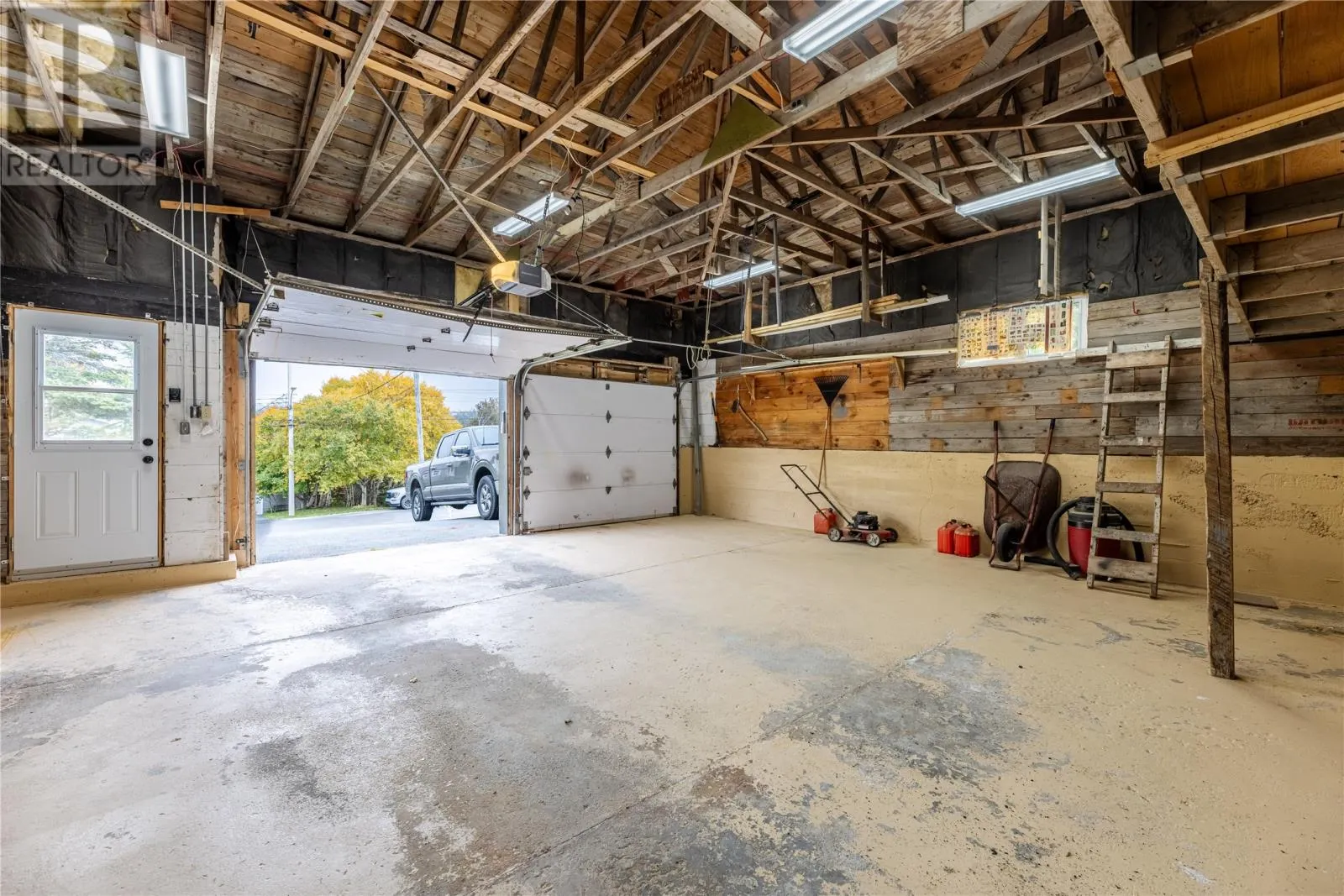 44 Valleyview Crescent