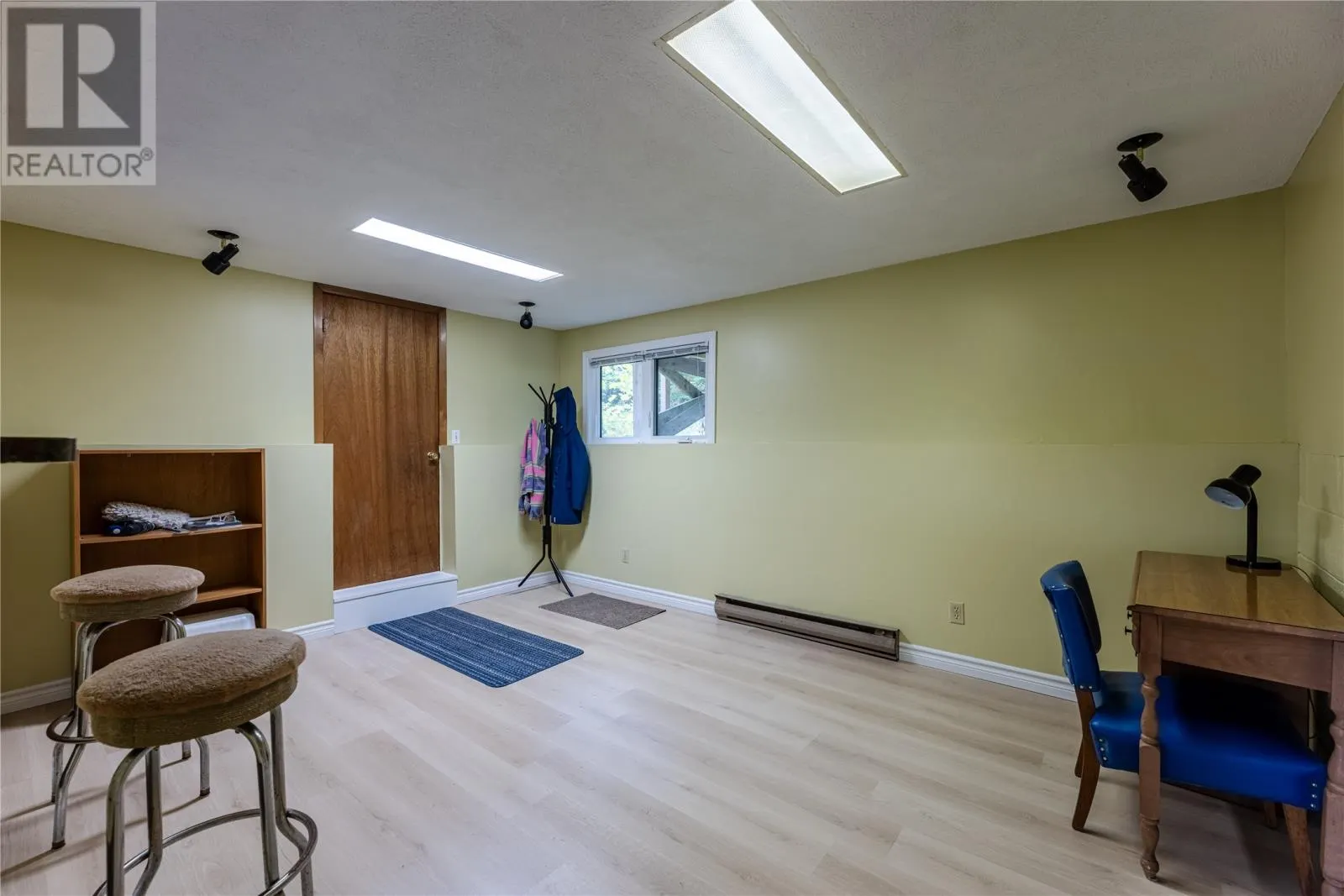 44 Valleyview Crescent