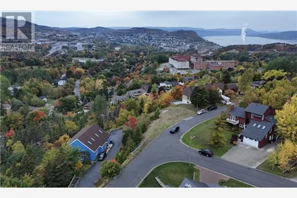 25 MacPherson Avenue