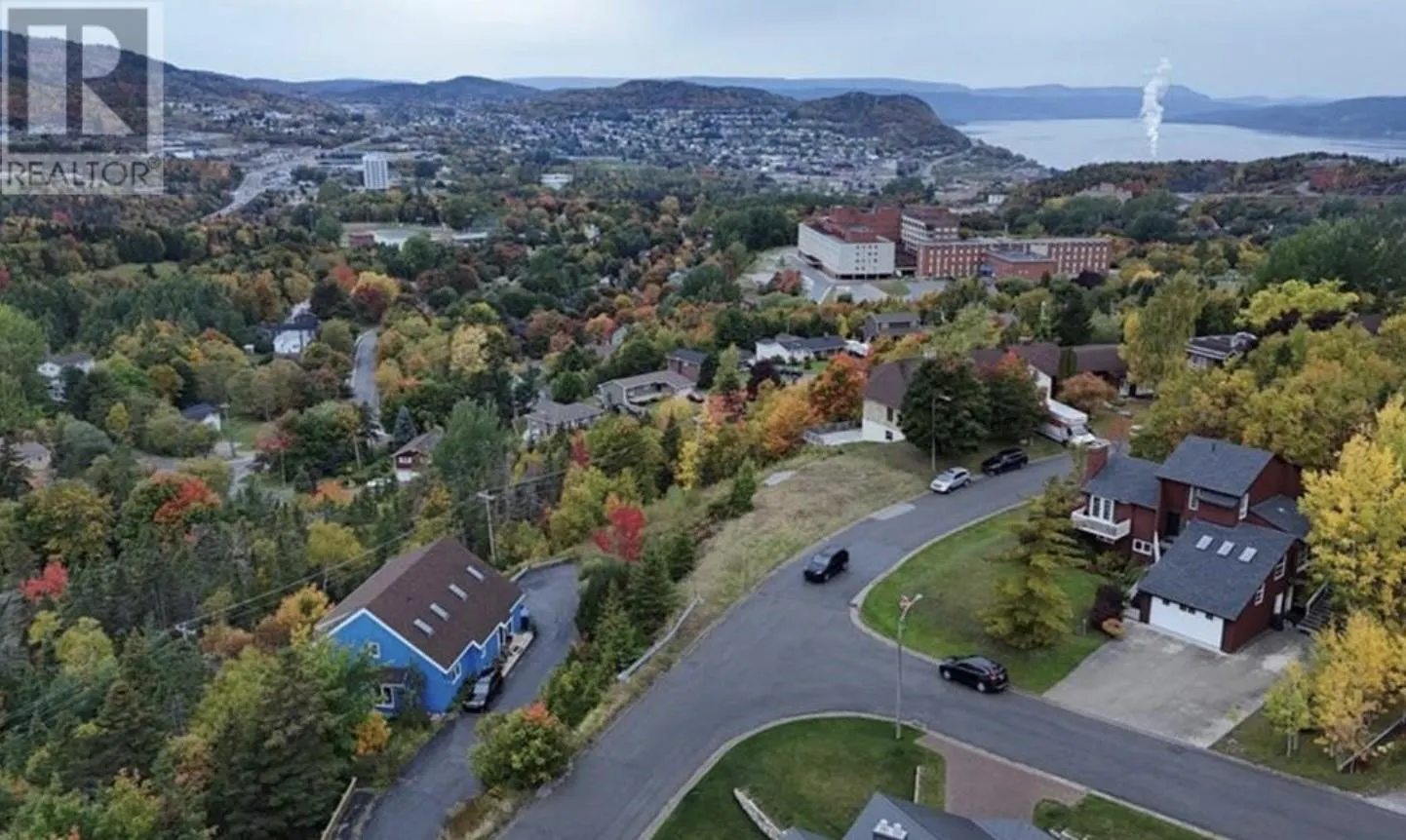 25 MacPherson Avenue