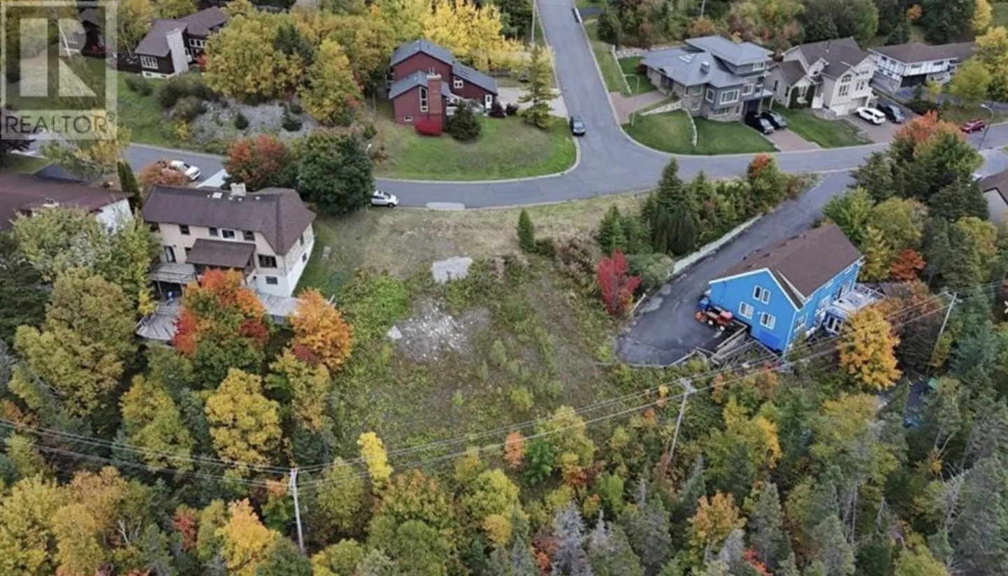 25 MacPherson Avenue