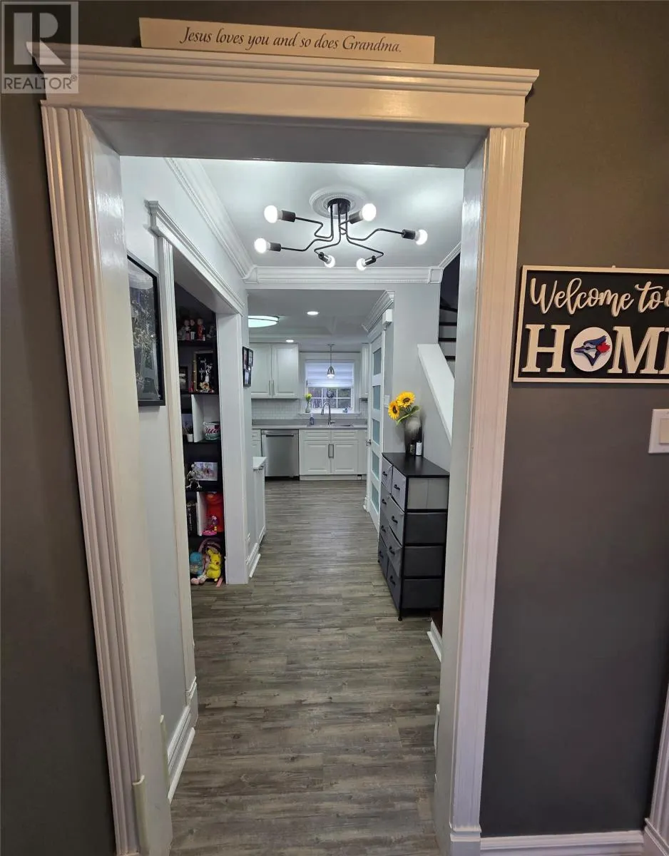 753 Stirling Crescent