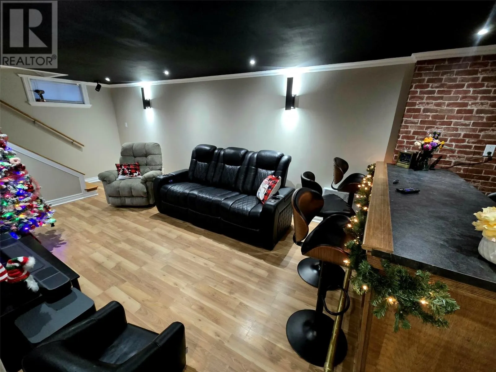 753 Stirling Crescent