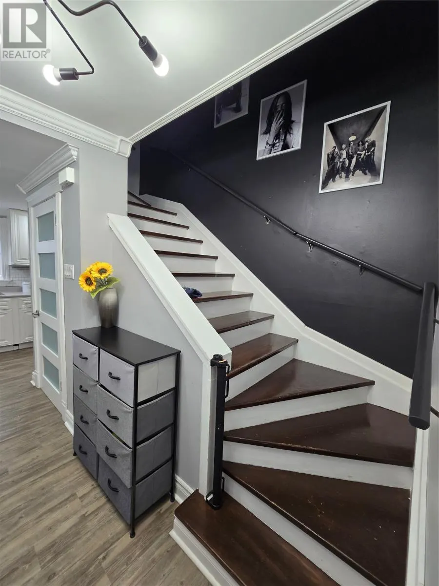 753 Stirling Crescent