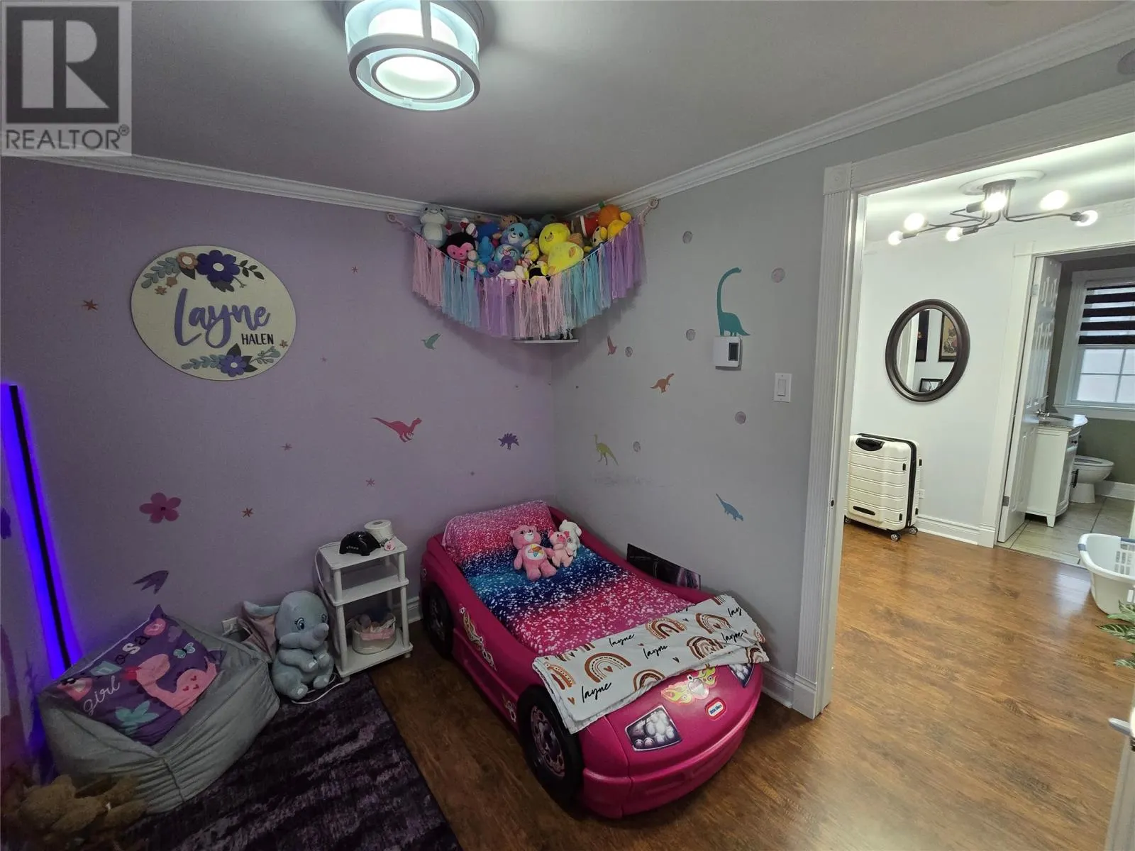 753 Stirling Crescent