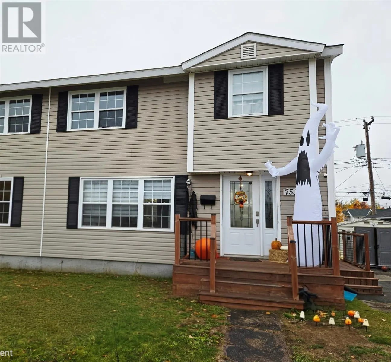 753 Stirling Crescent