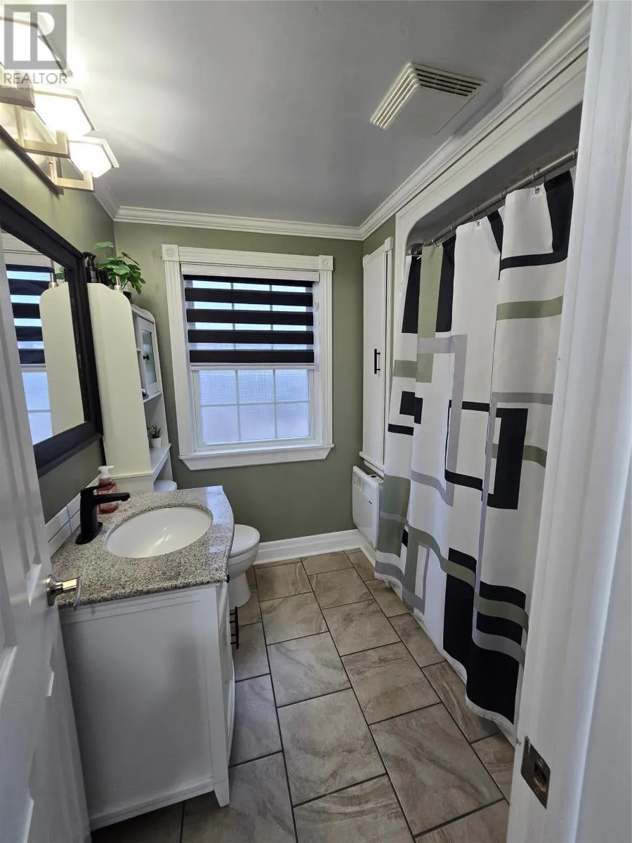 753 Stirling Crescent