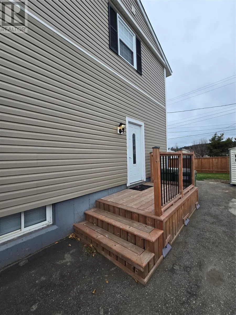 753 Stirling Crescent