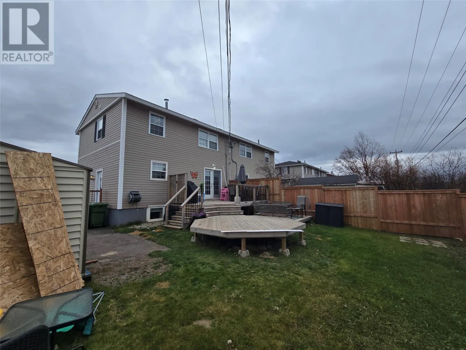 753 Stirling Crescent