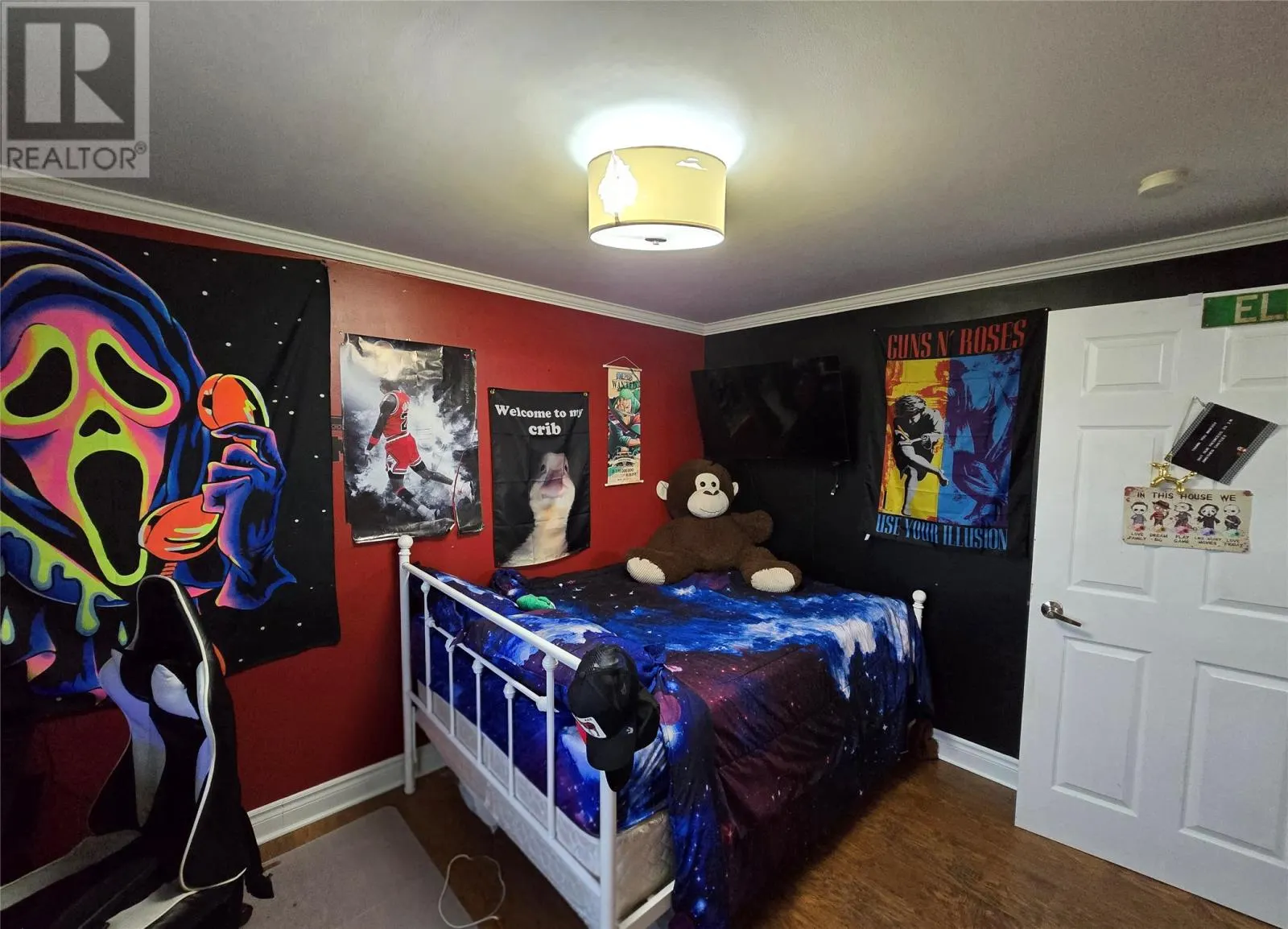 753 Stirling Crescent