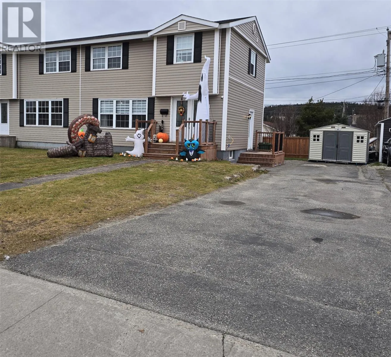 753 Stirling Crescent