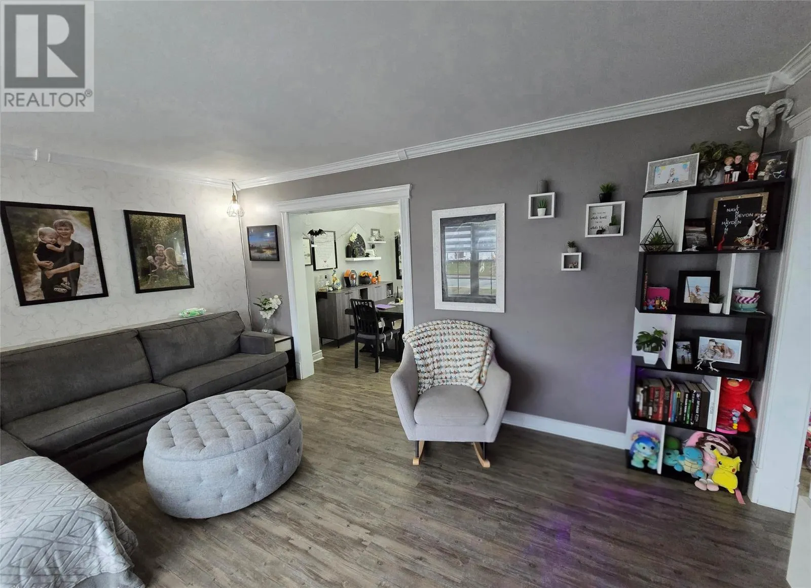 753 Stirling Crescent