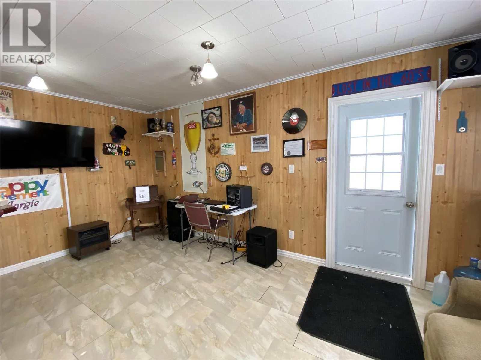 5 Snow's Pond Road