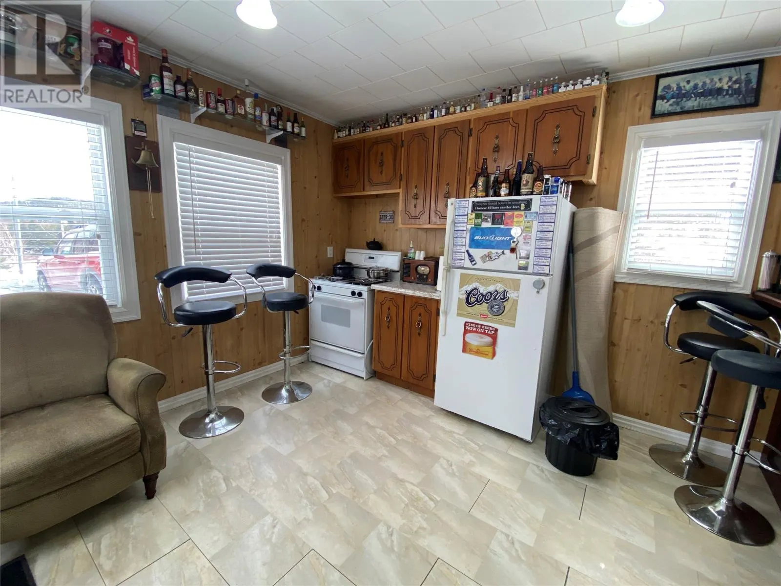 5 Snow's Pond Road