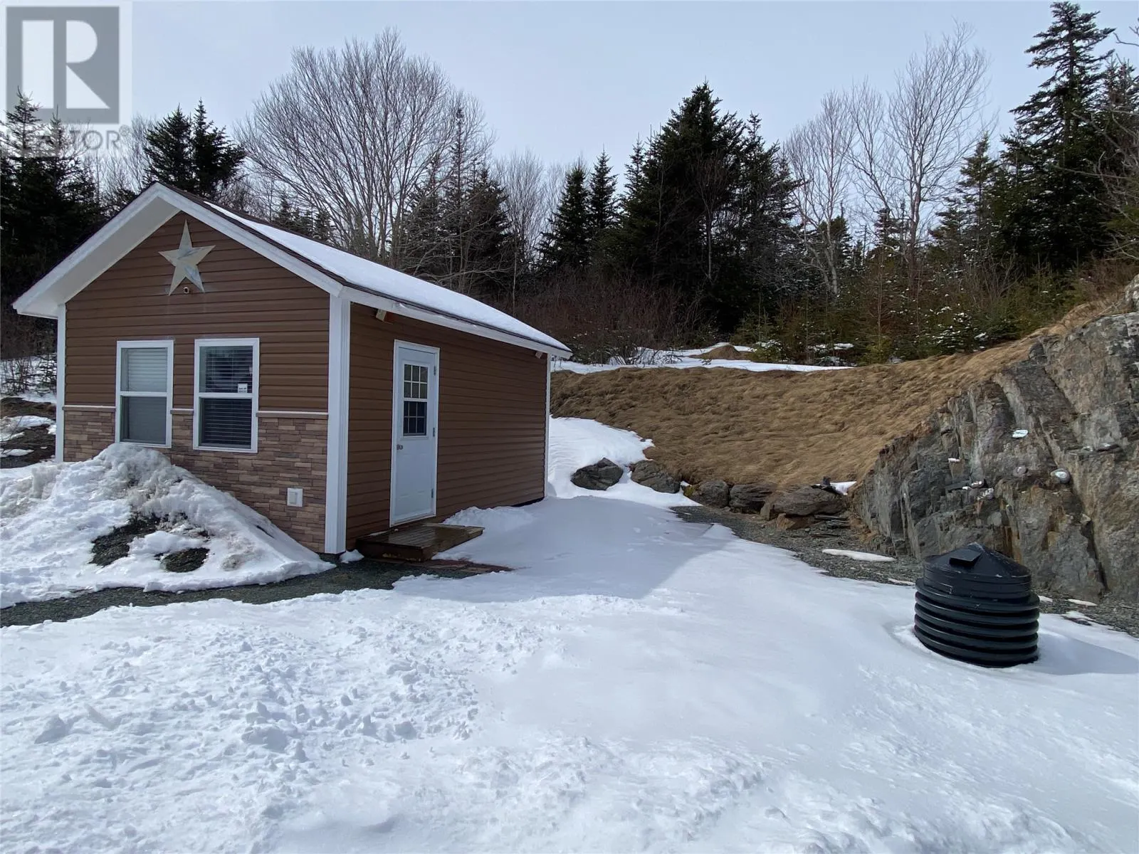 5 Snow's Pond Road