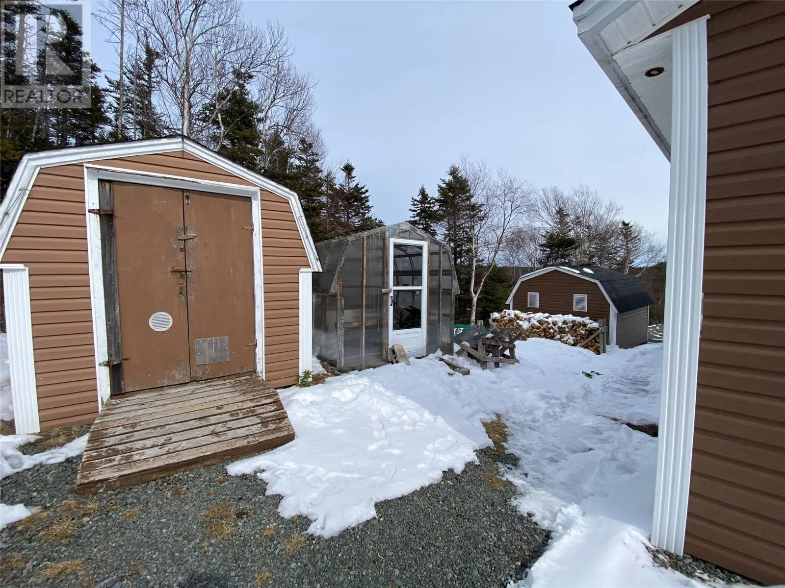 5 Snow's Pond Road