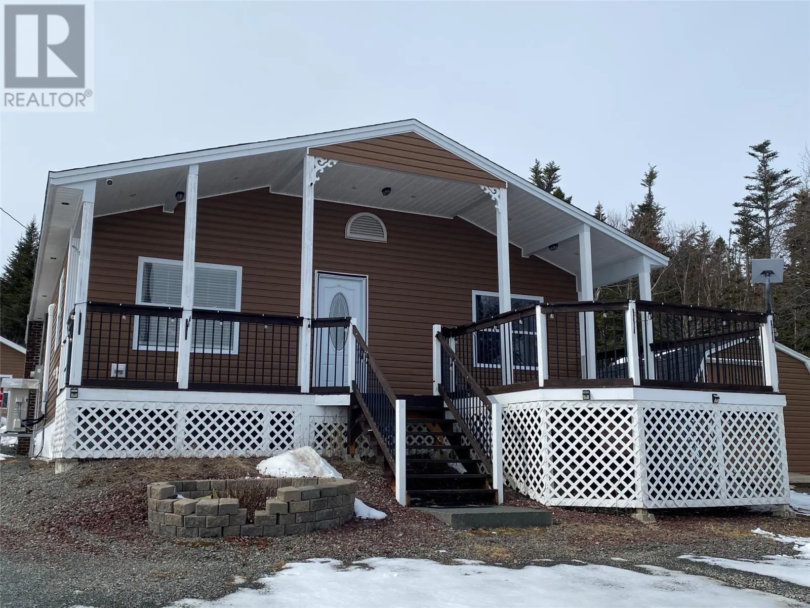 5 Snow's Pond Road
